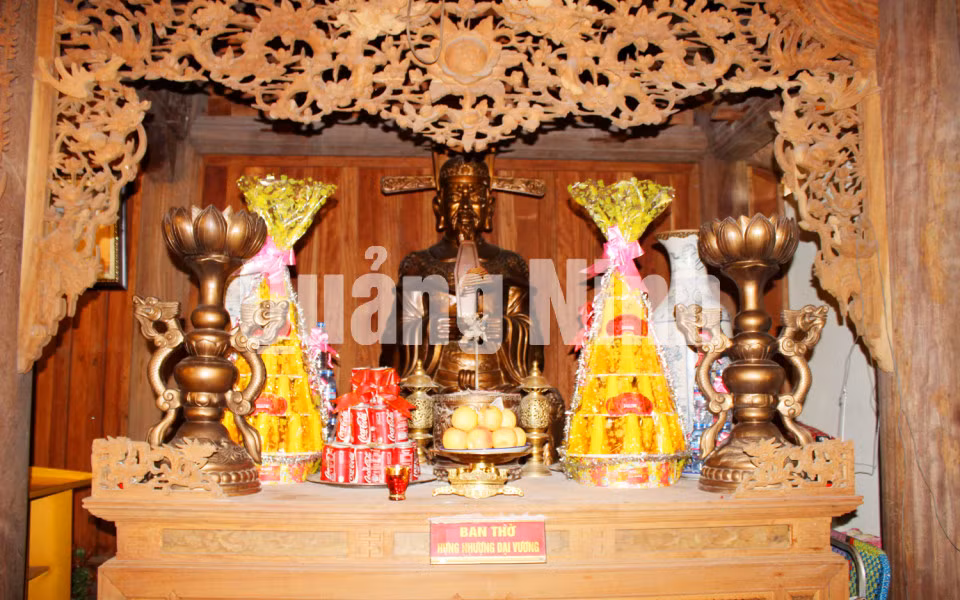 Đền phối thờ Hưng Nhượng Đại Vương Trần Quốc Tảng.