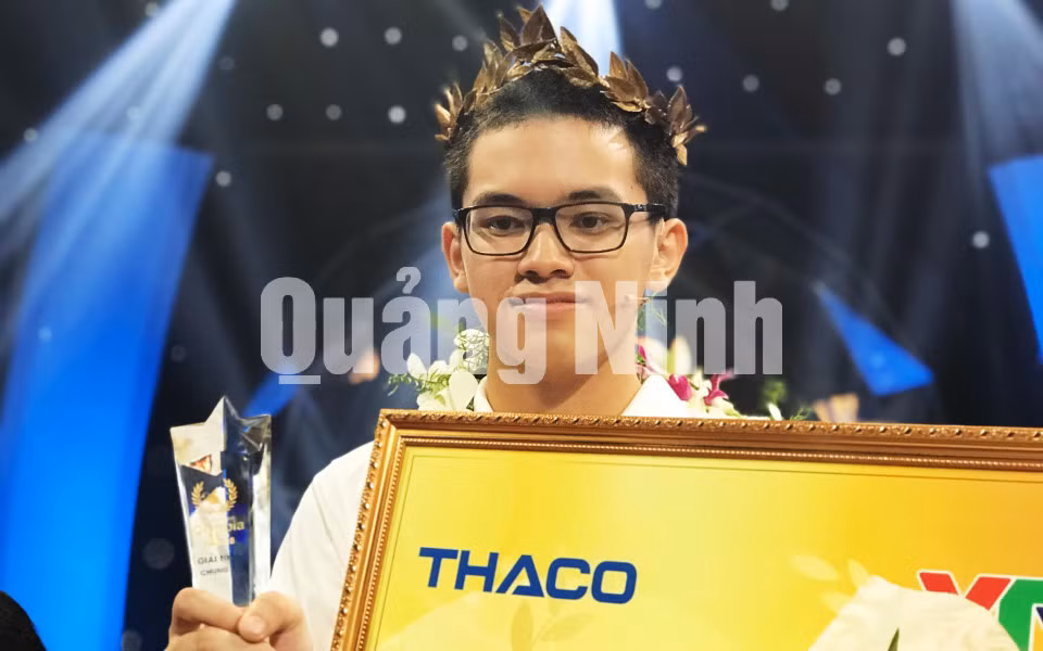 Nguyễn Hoàng Cường vô địch chương trình Đường lên đỉnh Olympia (9-2018). Ảnh: Hùng Sơn
