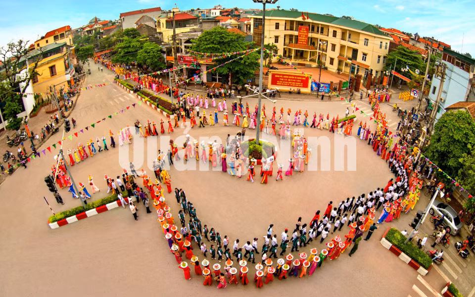 Rước kiệu qua các tuyến phố (4-2018). Ảnh: Dương Văn Toàn