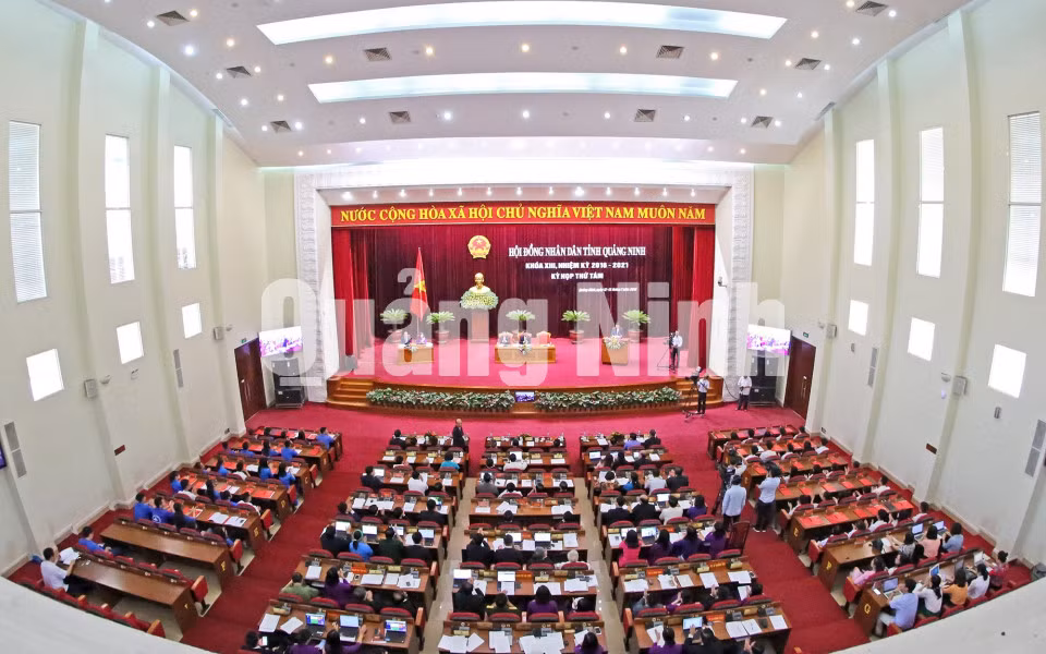 Quang cảnh kỳ họp thứ 8, HĐND tỉnh khóa XIII (7-2018). Ảnh: Hùng Sơn