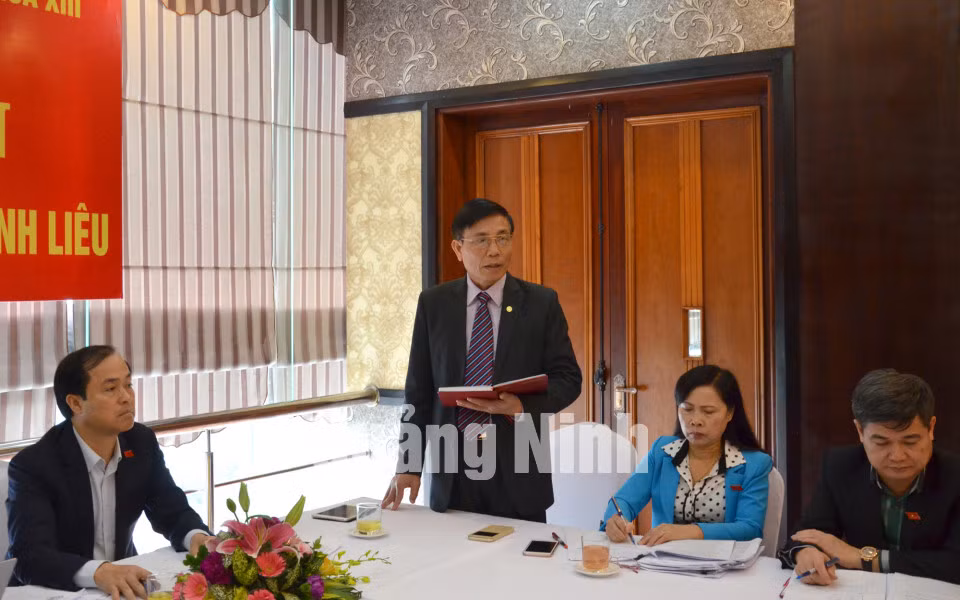 Đại biểu Vũ Ngọc Giao, Trưởng Ban Tổ chức Tỉnh uỷ tham gia ý kiến về nội dung thu - chi ngân sách.