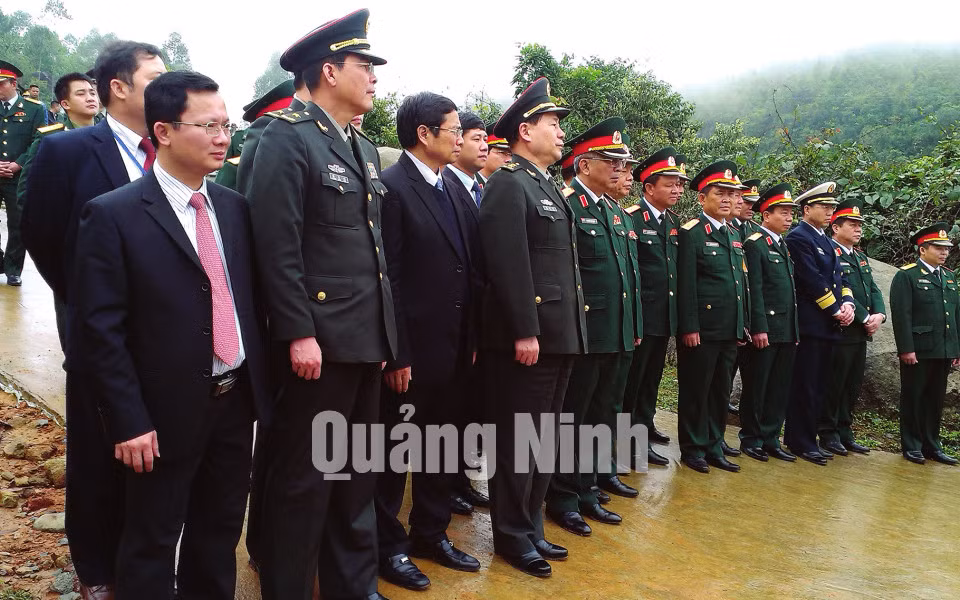 Giao lưu hữu nghị quốc phòng biên giới Việt Nam - Trung Quốc tại huyện Bình Liêu. Ảnh: Tư Liệu