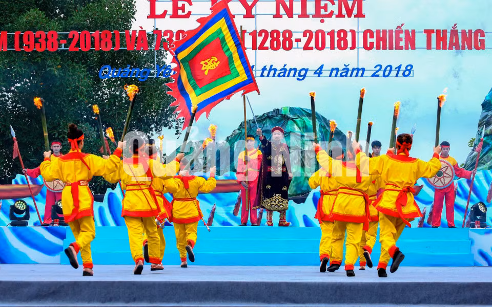 Diễn xướng lễ xuất quân của Hưng Đạo Đại vương Trần Quốc Tuấn năm 1288 (4-2018). Ảnh: Dương Văn Toàn