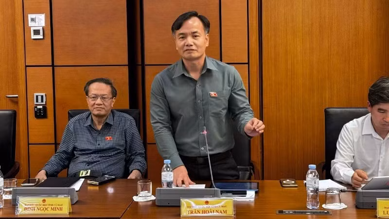 Đại biểu Trần Hoài Nam (Đoàn Bắc Ninh) phát biểu tại tổ. (Ảnh: TH)
