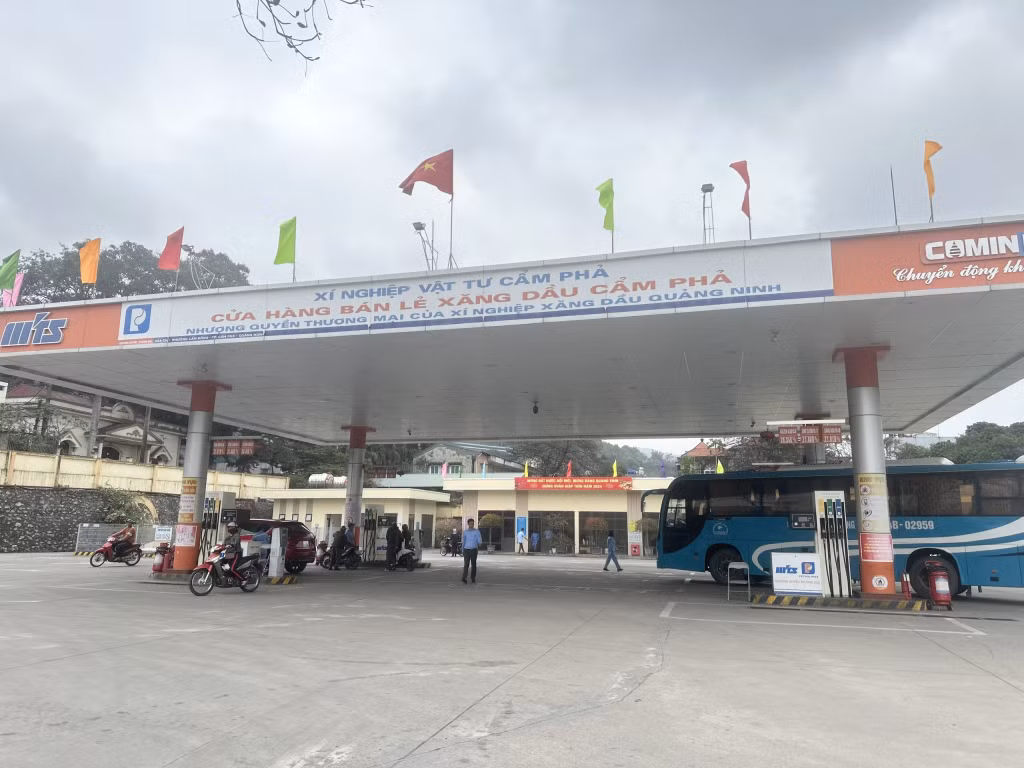 UBND tỉnh sẽ xem xét xử lý nghiêm theo quy định đối với các thương nhân phân phối, thương nhân đầu mối đứt gãy cục bộ nguồn cung xăng dầu do nguyên nhân chủ quan.