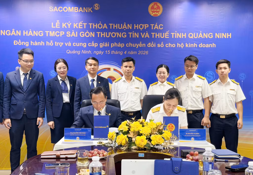 Lãnh đạo Sacombank chi nhánh Quảng Ninh và Thuế tỉnh ký kết thoả thuận hợp tác.