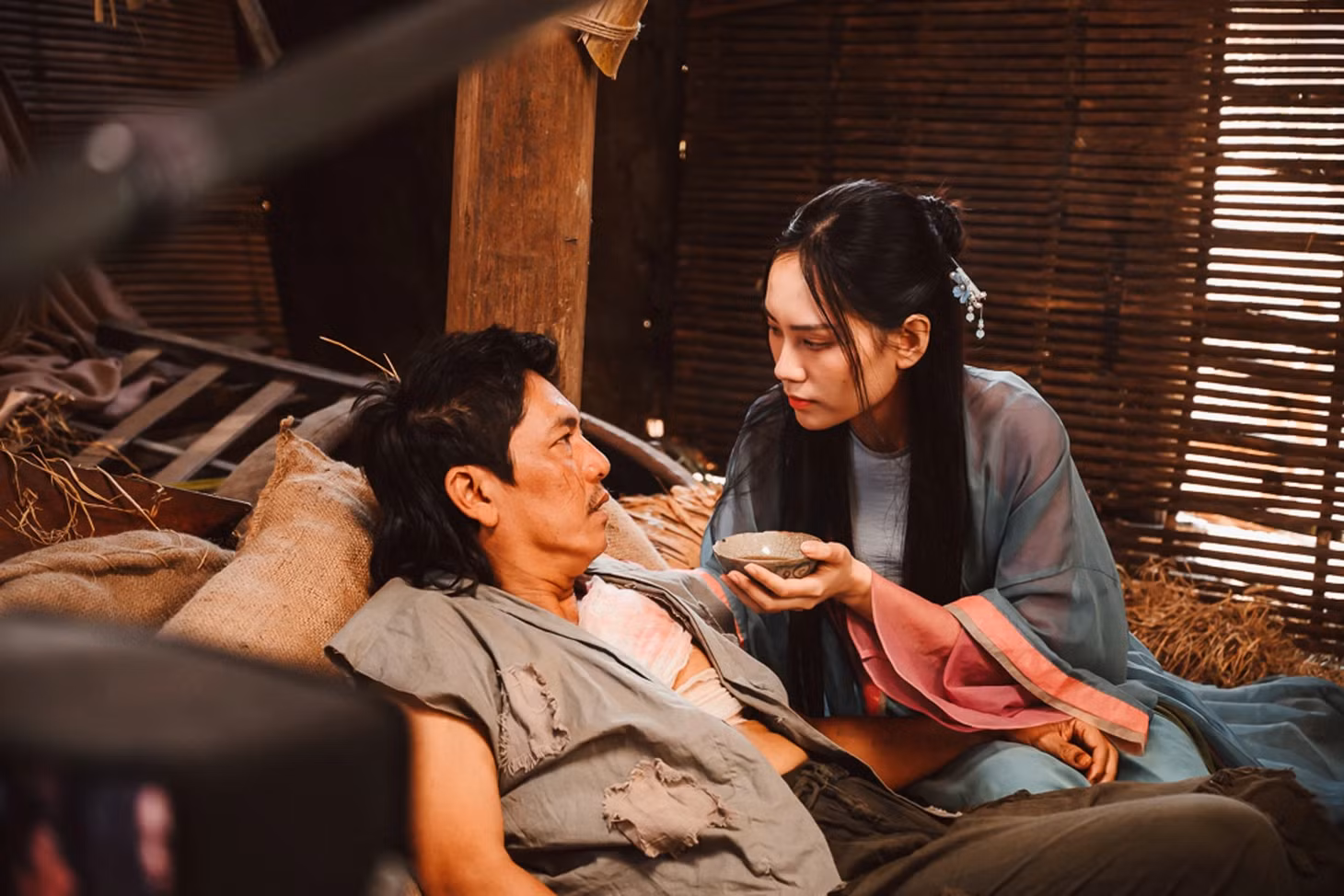 Phim dựa trên tuồng hài dân gian Ngao sò ốc hến.