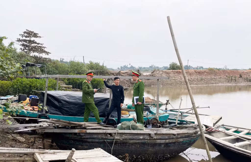 Công an xã Thống Nhất duy trì công tác phòng chống khai thác hải sản bất hợp pháp (IUU). Ảnh: Công an xã Thống Nhất