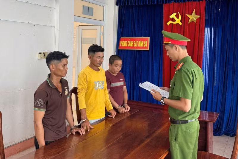Công an Đà Nẵng khởi tố 3 đối tượng đánh người vỡ sọ chỉ vì bóp còi xua đàn trâu. Ảnh: CACC