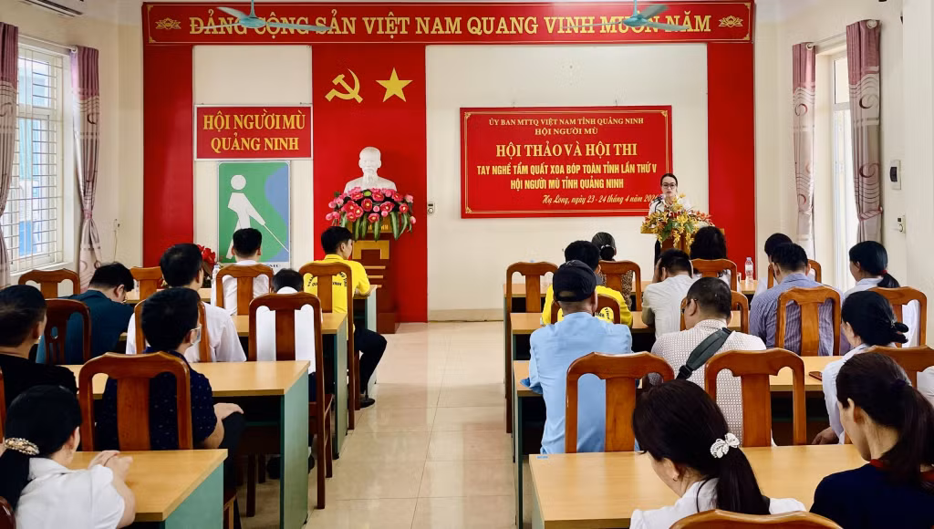 Hội thi có sự tham gia của 35 thí sinh là cán bộ, hội viên người mù đang làm nghề tẩm quất, xoa bóp.