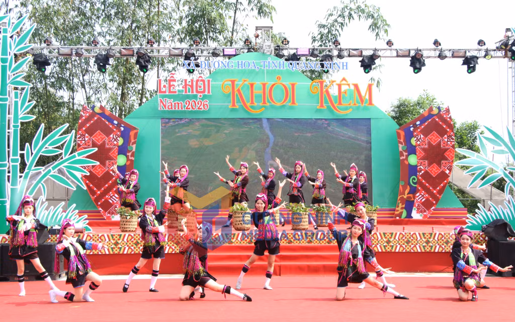 Chương trình nghệ thuật khai mạc lễ hội với chủ đề “Tình yêu của rừng” (4-2026). Ảnh: Duy Khoa