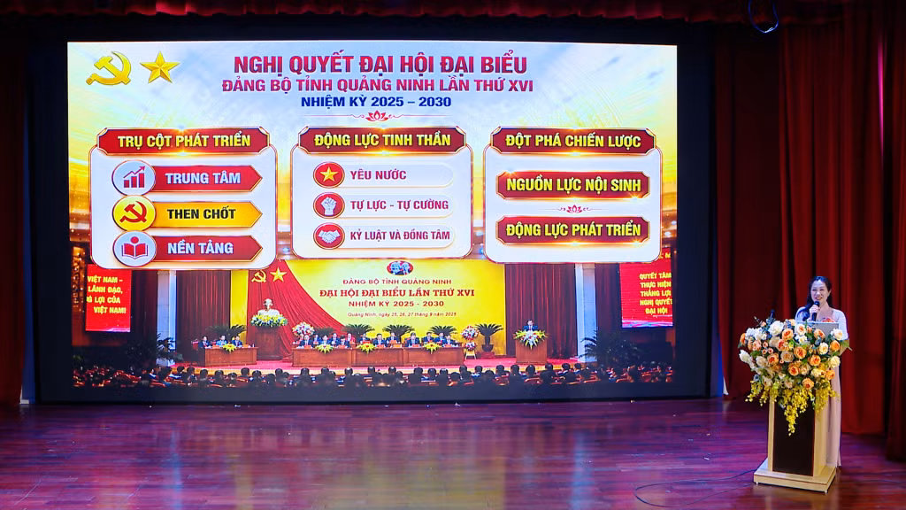 Thí sinh trình bày phần thi thuyết trình.