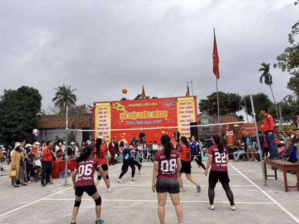 Giải bóng chuyền hơi nữ do Hội LHPN phường Liên Hòa tổ chức tháng 2/2026.