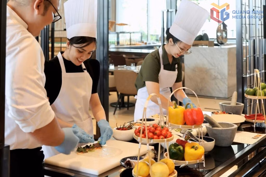 Nhân viên làm việc tại 