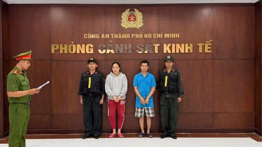 2 đối tượng bị khởi tố là Nguyễn Thị Mỹ Phụng và Phạm Tuấn Thanh (cùng sinh năm 1982, ngụ phường Tân Tạo). Ảnh: Công an