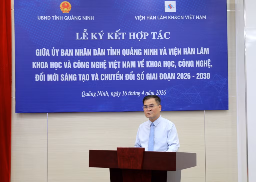 Đồng chí Bùi Văn Khắng, Phó Bí thư Tỉnh ủy, Chủ tịch UBND tỉnh, phát biểu tại lễ ký kết hợp tác.