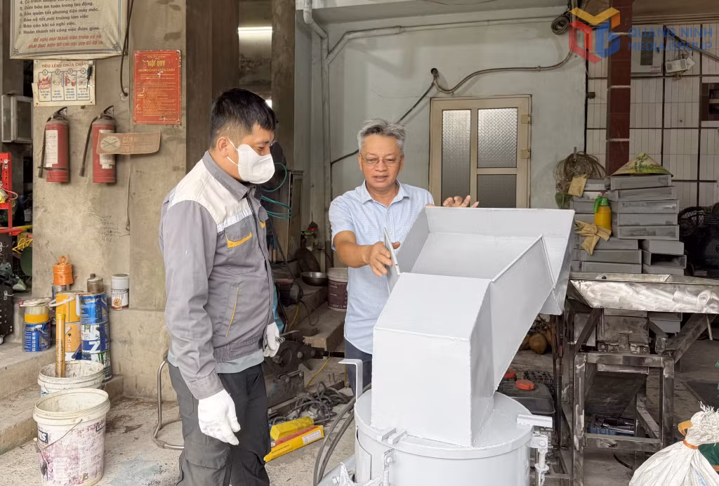 Anh Đinh Văn Giang, Giám đốc Công ty TNHH MTV KHCN Cơ khí Trí Đạt (phường Hiệp Hòa) 