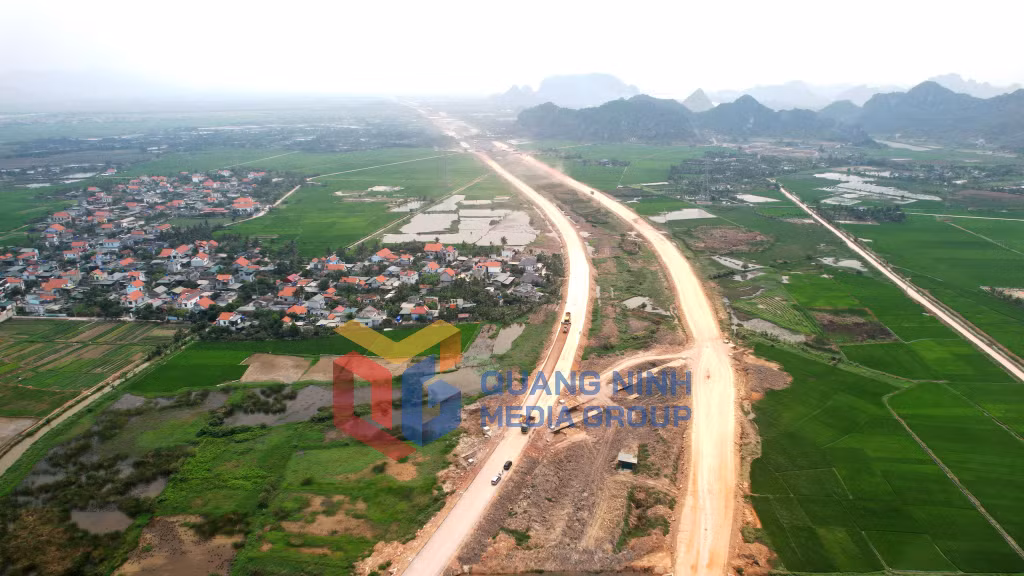 Dự án đường ven sông đang bước vào giai đoạn tăng tốc thi công (4-2026). Ảnh: Thành Công