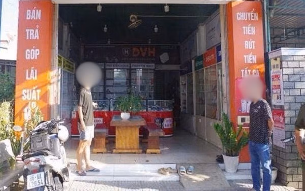 Công an phá nhanh vụ trộm tại cửa hàng điện thoại di động. Ảnh: Công an
