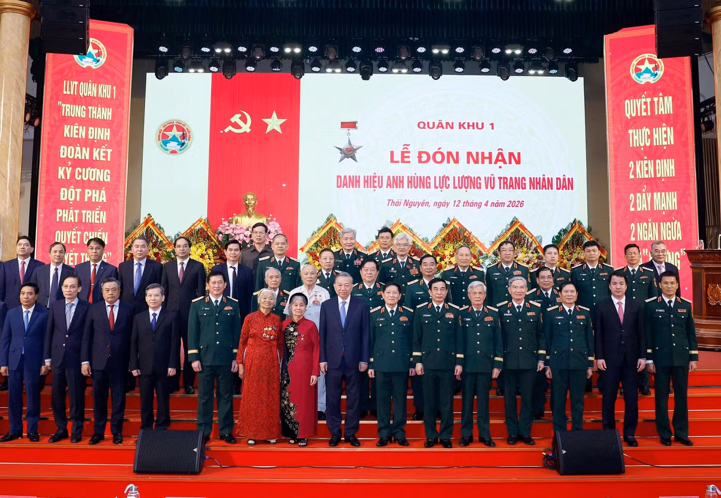 Tổng Bí thư, Chủ tịch nước Tô Lâm và các đại biểu. (Ảnh: Thống Nhất/TTXVN)