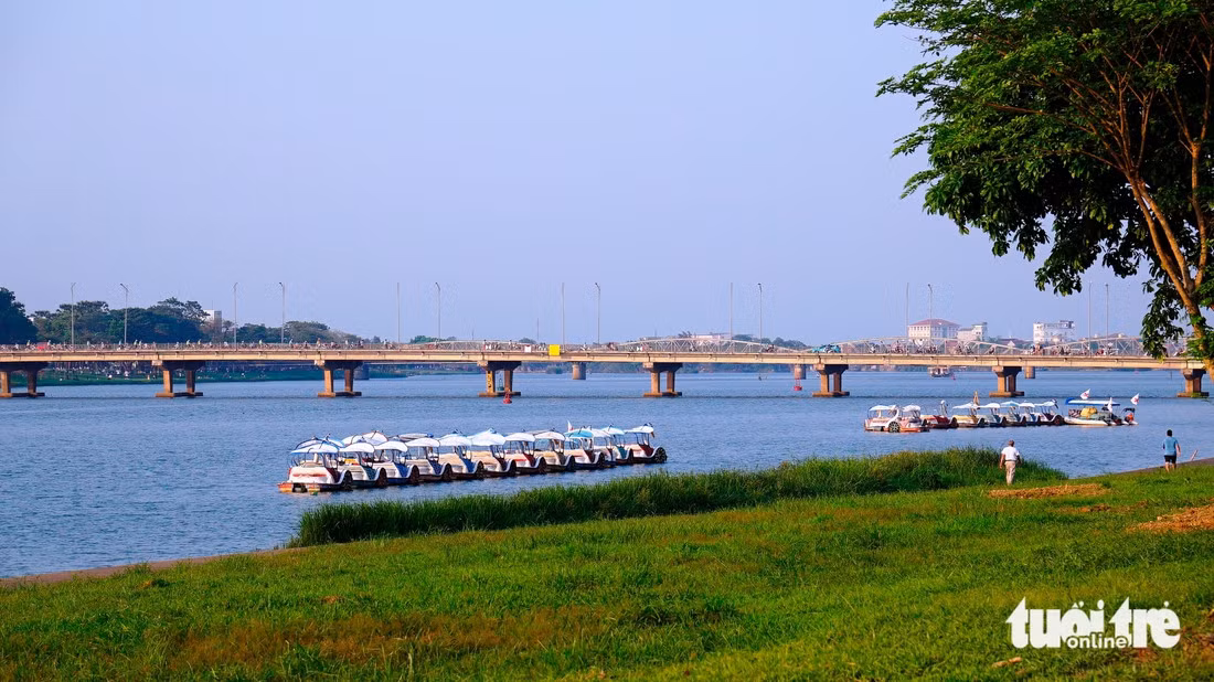 Huế xanh thắm đôi bờ sông Hương - Ảnh 13.