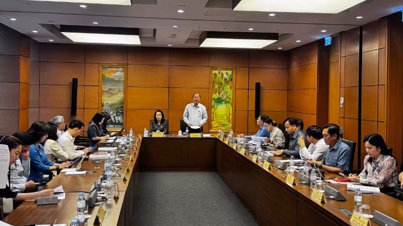 Các đại biểu Quốc hội thảo luận tại tổ. (Ảnh: TH)