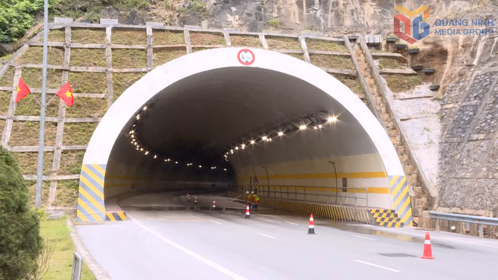 Từ 7h30-11h30 ngày 21/4, phương tiện lưu thông trên đường bao biển hướng Cẩm Phả - Hạ Long đến nút giao Osen được phân luồng ên Quốc lộ 18 để tiếp tục hành trình.