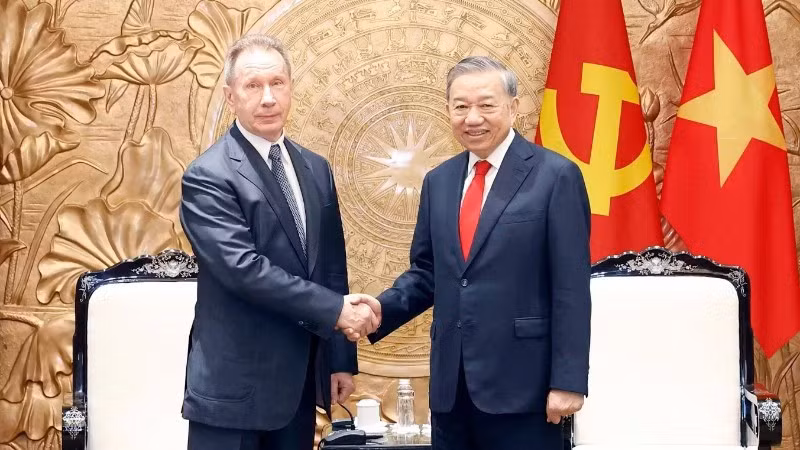 Tổng Bí thư, Chủ tịch nước Tô Lâm tiếp Giám đốc Cơ quan Vệ binh quốc gia Liên bang Nga Viktor Zolotov. (Ảnh: TTXVN)