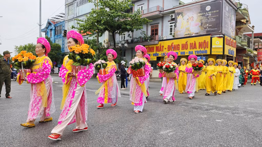 Nghi lễ rước truyền thống thể hiện đạo lý “uống nước nhớ nguồn” của người dân vùng Bạch Đằng.