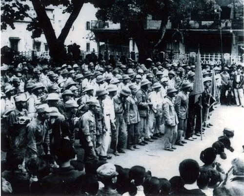 Quang cảnh lễ xuất quân của Binh đoàn Than tổ chức tại sân Cây Tháp (TX Hòn Gai) năm 1967. Ảnh: Tư liệu