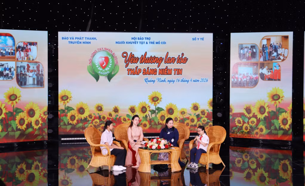 Quang cảnh phần giao lưu với nhà hảo tâm và người khuyết tật, trẻ mồ côi nỗ lực vượt khó vươn lên (4-2026). Ảnh: Cao Quỳnh