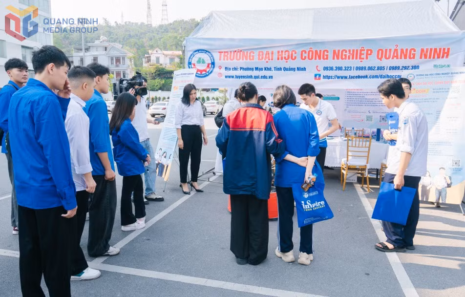 Trường Đại học Công nghiệp Quảng Ninh tham gia Ngày hội tư vấn tuyển sinh giáo dục nghề nghiệp năm 2026 do Tỉnh Đoàn Quảng Ninh tổ chức.