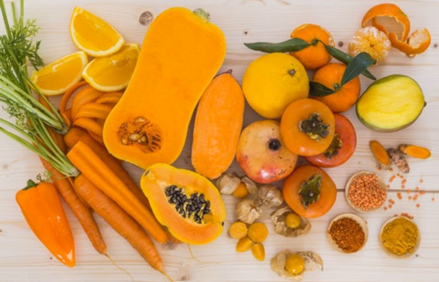 Nhóm thực phẩm màu vàng giàu beta carotene và lycopene.