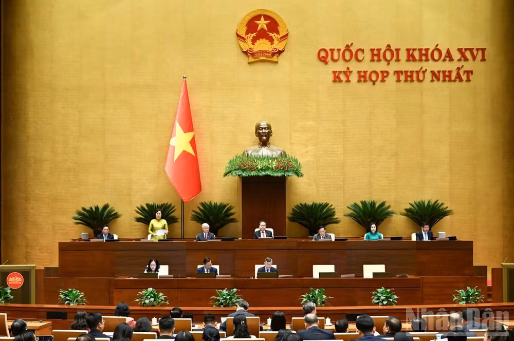 Phó Chủ tịch Quốc hội Nguyễn Thị Hồng điều hành phiên thảo luận. (Ảnh: DUY LINH)