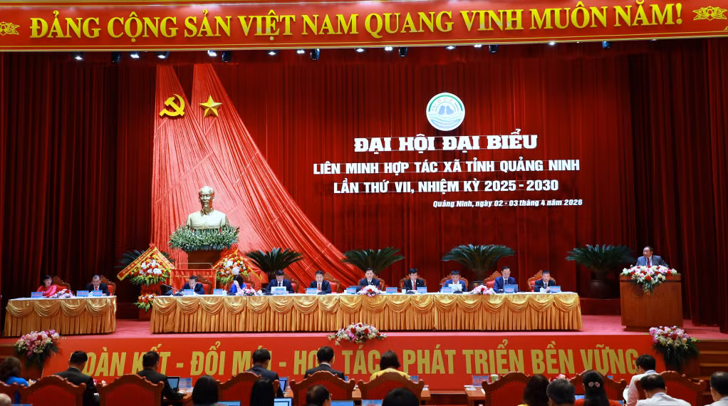 Đoàn Chủ tịch điều hành Đại hội.