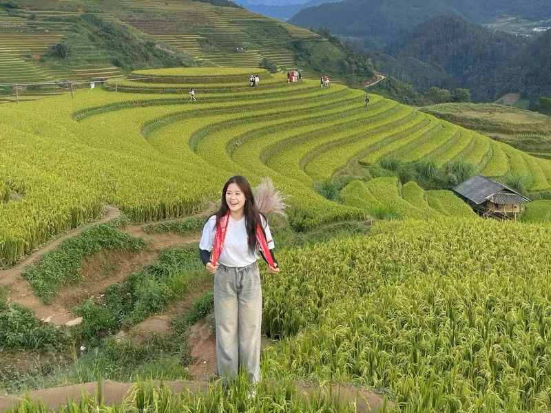 Người trẻ ngày càng chú trọng chụp ảnh khi du lịch. Ảnh: Thanh Hằng
