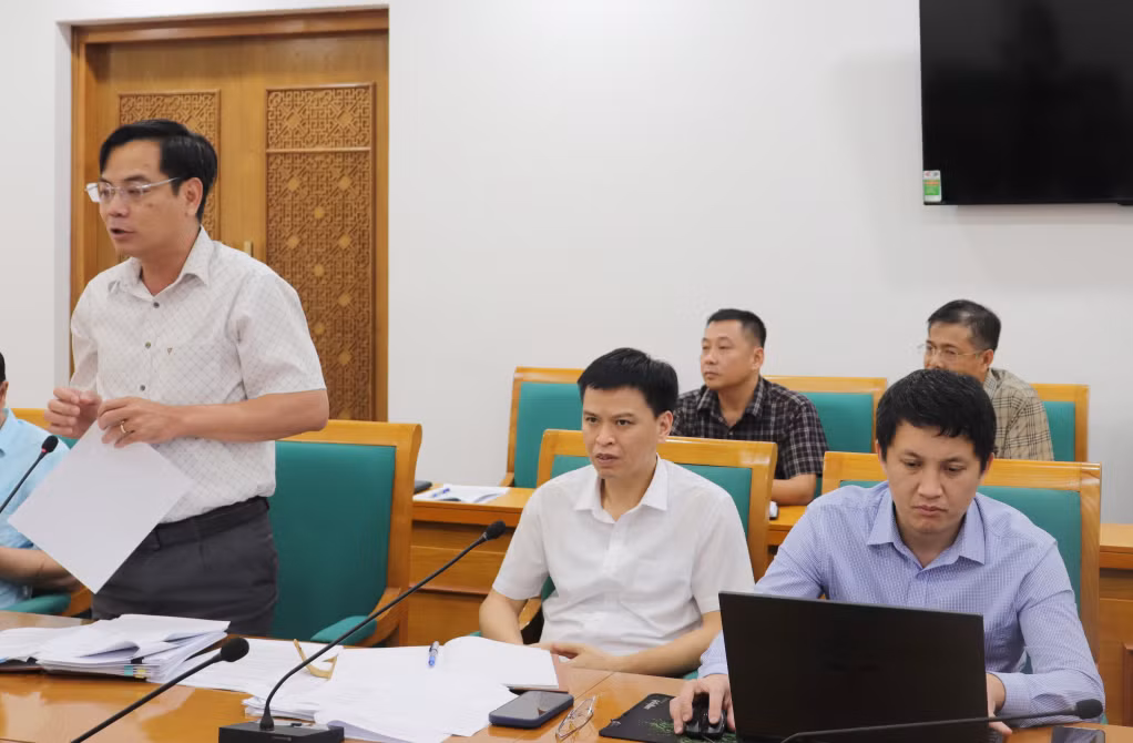 Đại diện các đơn vị liên quan phát biểu tại cuộc họp.