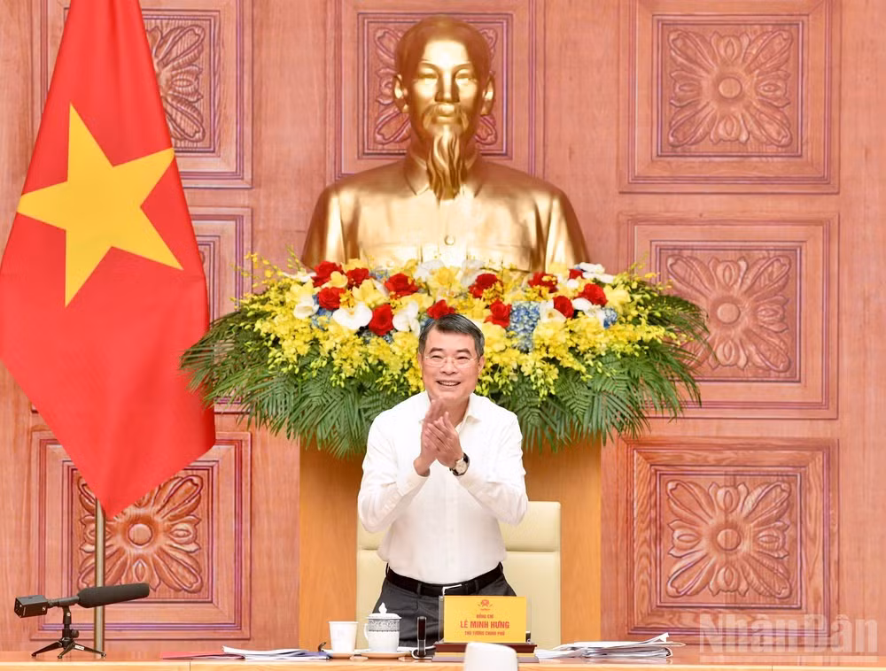 Thủ tướng Chính phủ Lê Minh Hưng chủ trì cuộc làm việc với một số bộ, ngành. (Ảnh: THANH GIANG)