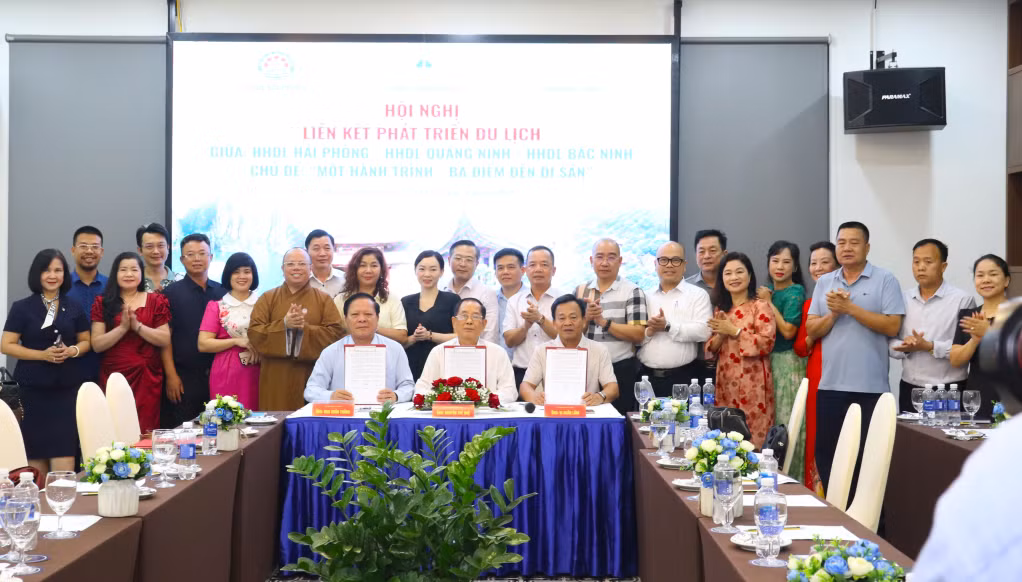 Hiệp hội du lich 3 địa phương ký kết hợp tác phát triển du lịch. 