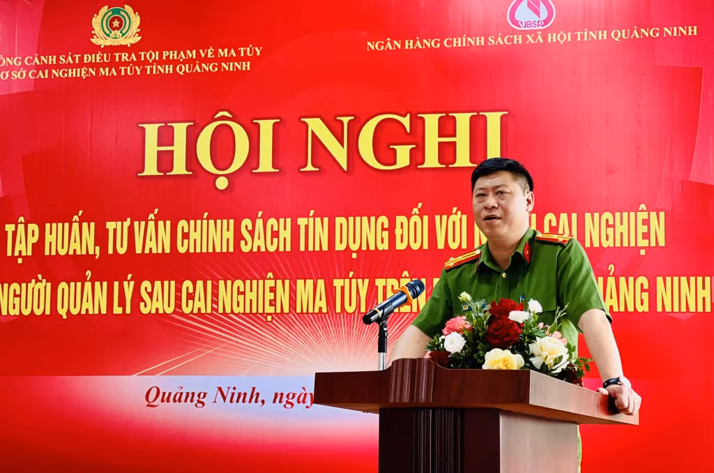 Thượng tá Nguyễn Quang Dũng, Trưởng phòng Cảnh sát ĐTTP về ma túy (Công an tỉnh) phát biểu chỉ đạo tại hội nghị.
