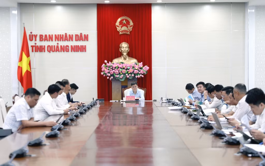 Quang cảnh cuộc họp.