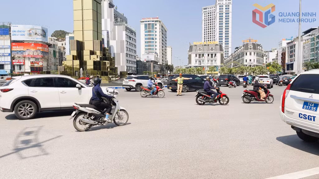 Bước vào kỷ nghỉ lễ mật độ phương tiện trên các tuyến đường của tỉnh đã tăng mạnh.