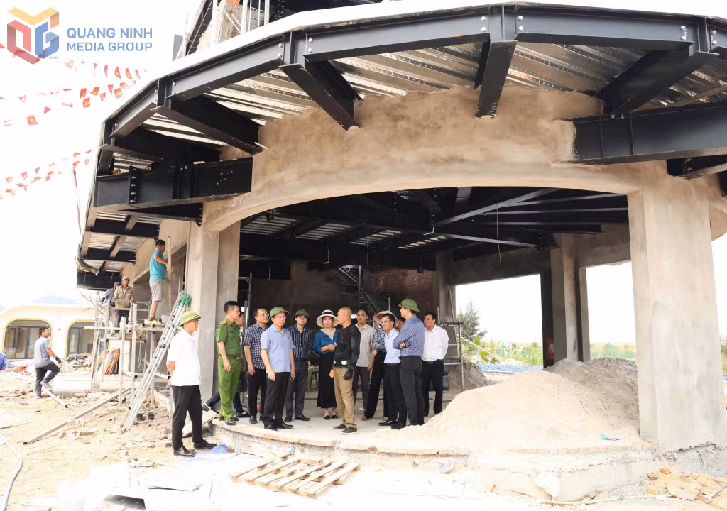 Lãnh đạo đặc khu Vân Đồn kiểm tra các điểm du lịch, cơ sở lưu trú, nhà hàng và hệ thống hạ tầng phục vụ du lịch tại khu vực Quan Lạn.