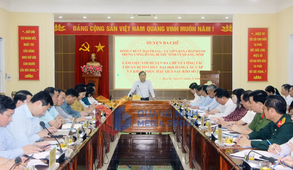 Đồng chí Vũ Đại Thắng, Ủy viên Trung ương Đảng, Bí thư Tỉnh ủy, phát biểu kết luận tại buổi làm việc với Ban Thường vụ Huyện ủy Ba Chẽ. 