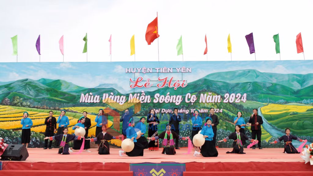 Lễ hội Mùa vàng miền soóng cọ năm 2024 (11-2024). Ảnh: Phạm Học