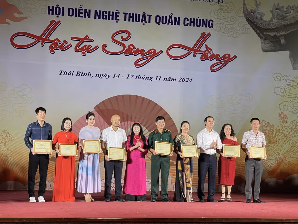 Đoàn Quảng Ninh đoạt 4 huy chương tại hội diễn nghệ thuật quần chúng Hội tụ sông Hồng