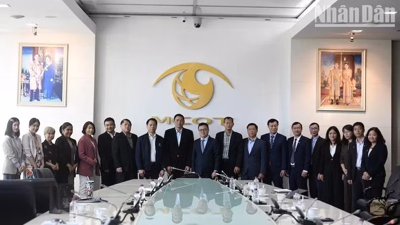 Đoàn đại biểu VJA làm việc với Tập đoàn truyền thông đại chúng quốc gia Thái Lan (MCOT).