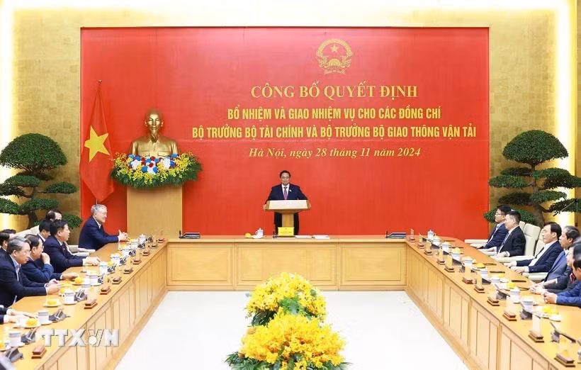 Thủ tướng Phạm Minh Chính phát biểu tại Lễ trao Quyết định của Chủ tịch nước bổ nhiệm Bộ trưởng Bộ Tài chính Bộ trưởng Bộ Giao thông Vận tải. (Ảnh: Dương Giang/TTXVN)