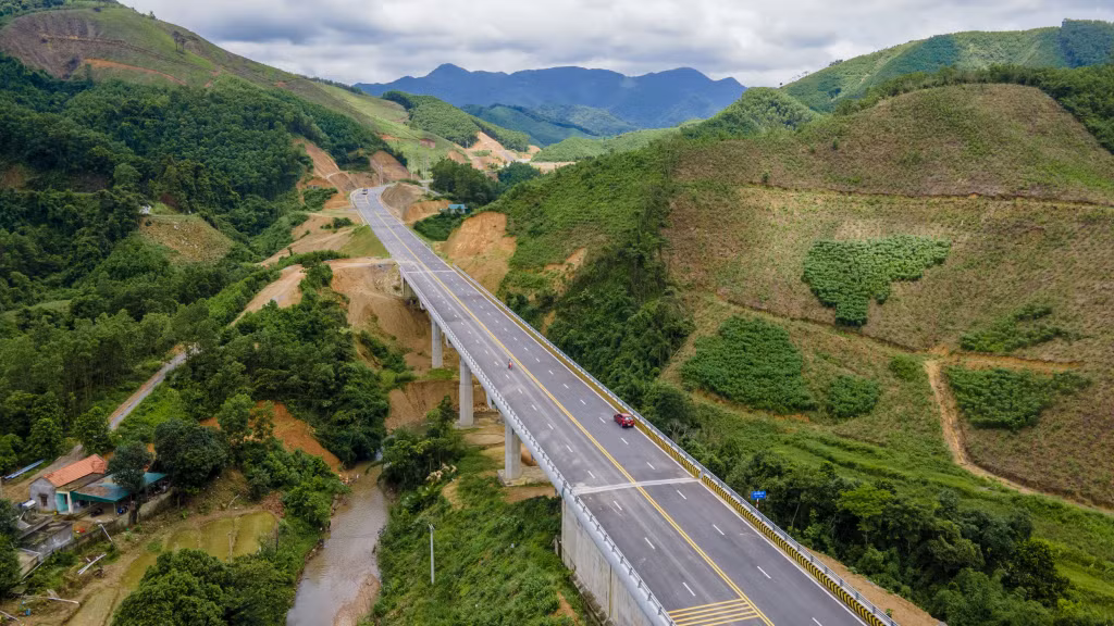 Đường tỉnh 342 rút ngắn thời gian di chuyển từ huyện Ba Chẽ tới TP Hạ Long và sang tỉnh Lạng Sơn.