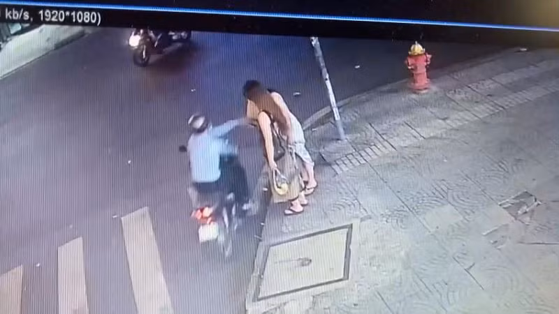 Đối tượng gây án (ảnh cắt từ clip).